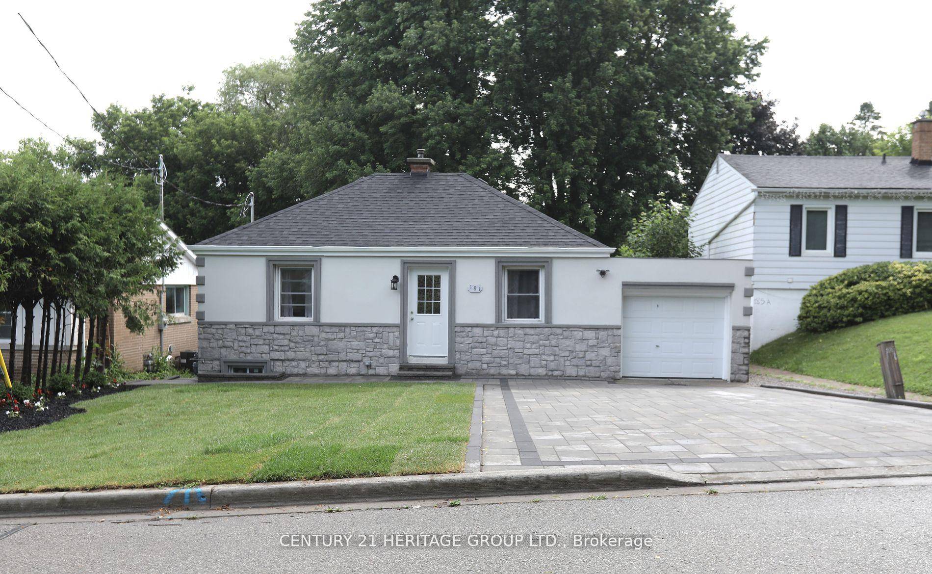 Great investment opportunity for investors and first time home buyers, income property, near Fairy Lake and Newmarket's vibrant main Street, absolutely gorgeous, top to bottom renew with big and deep ...