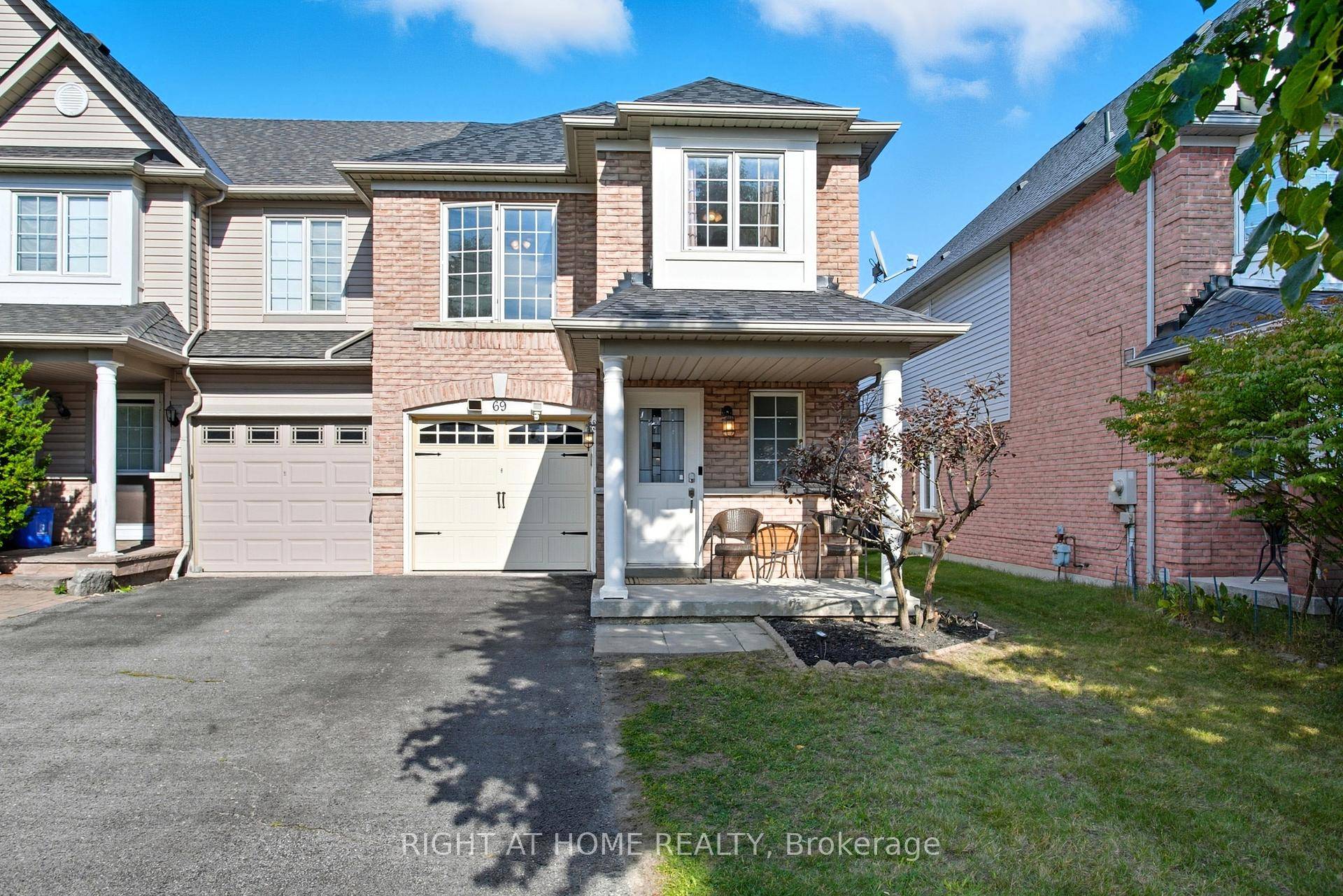 Welcome to 69 Cathedral, a freshly painted Sept 2025, move in ready townhouse offering great space and functionality in a family friendly neighbourhood.