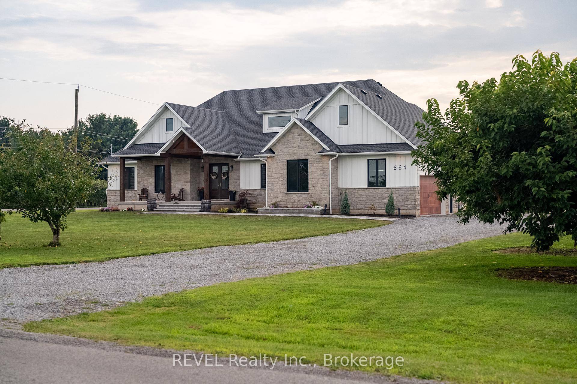 Welcome to this stunning 2, 945 sq.