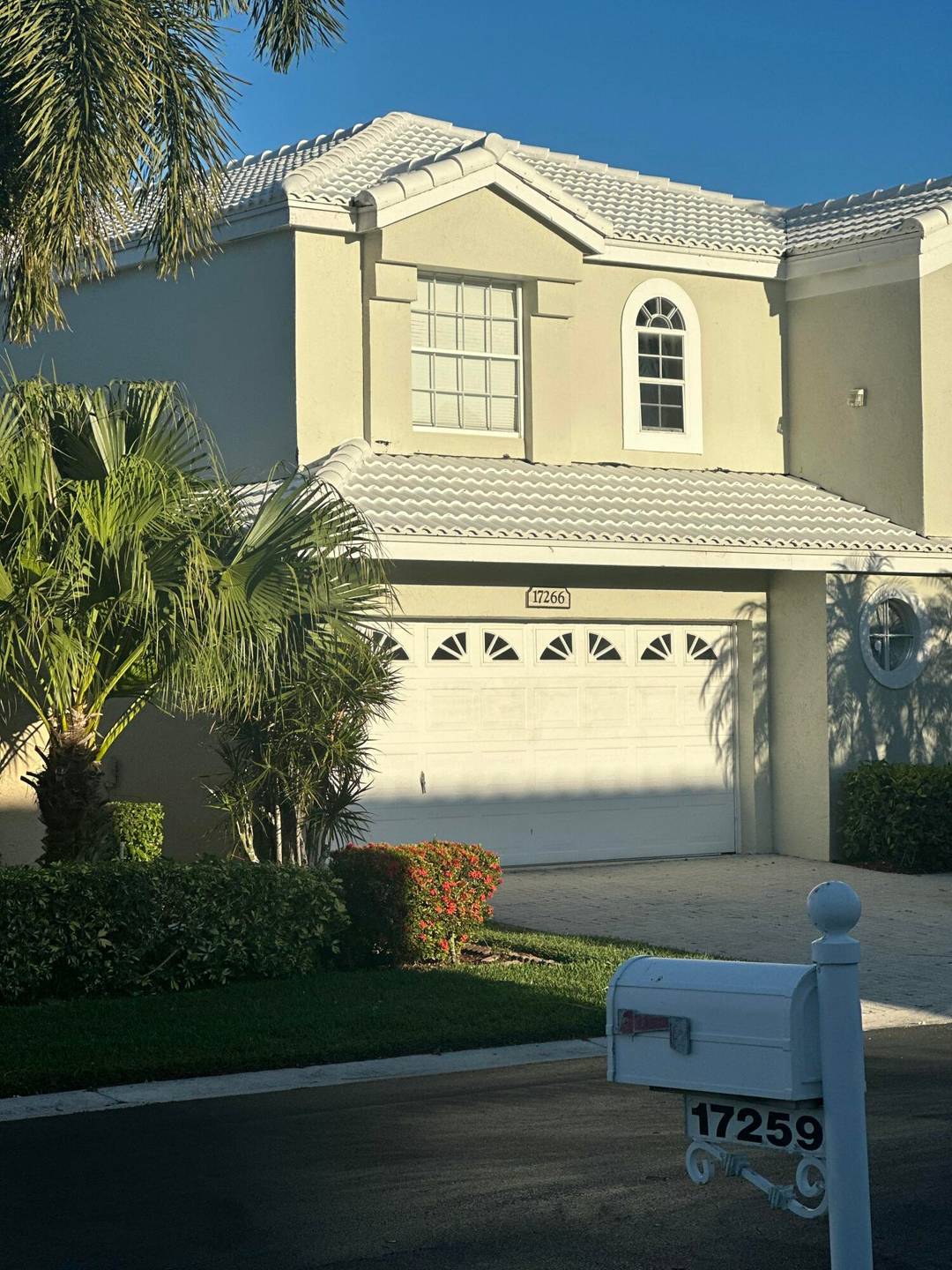 This freshly painted single family house in prestigious boca country club with 3 bedrooms master down 2.