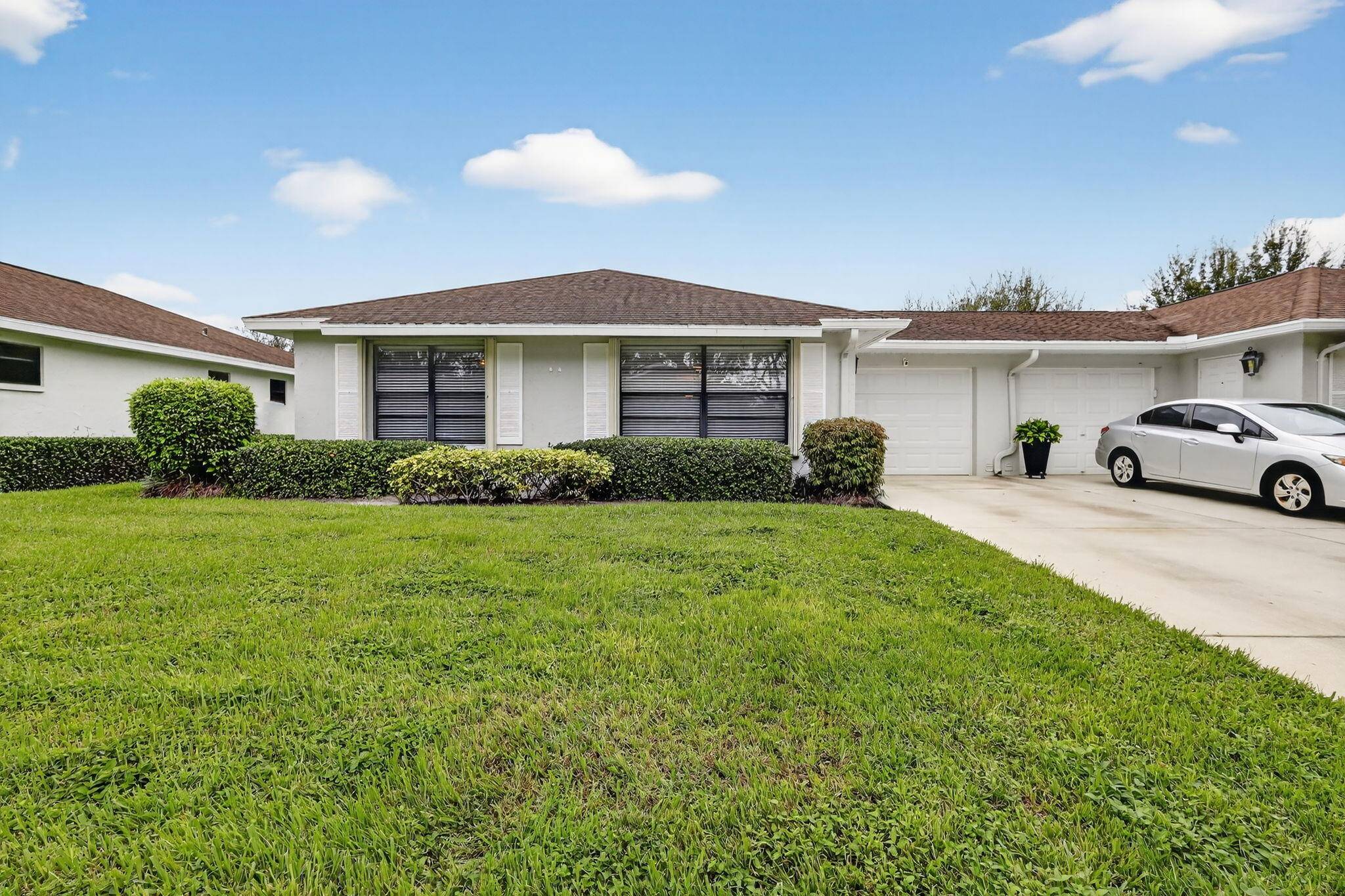 Welcome to this well maintained villa offering comfort, style, and peace of mind.