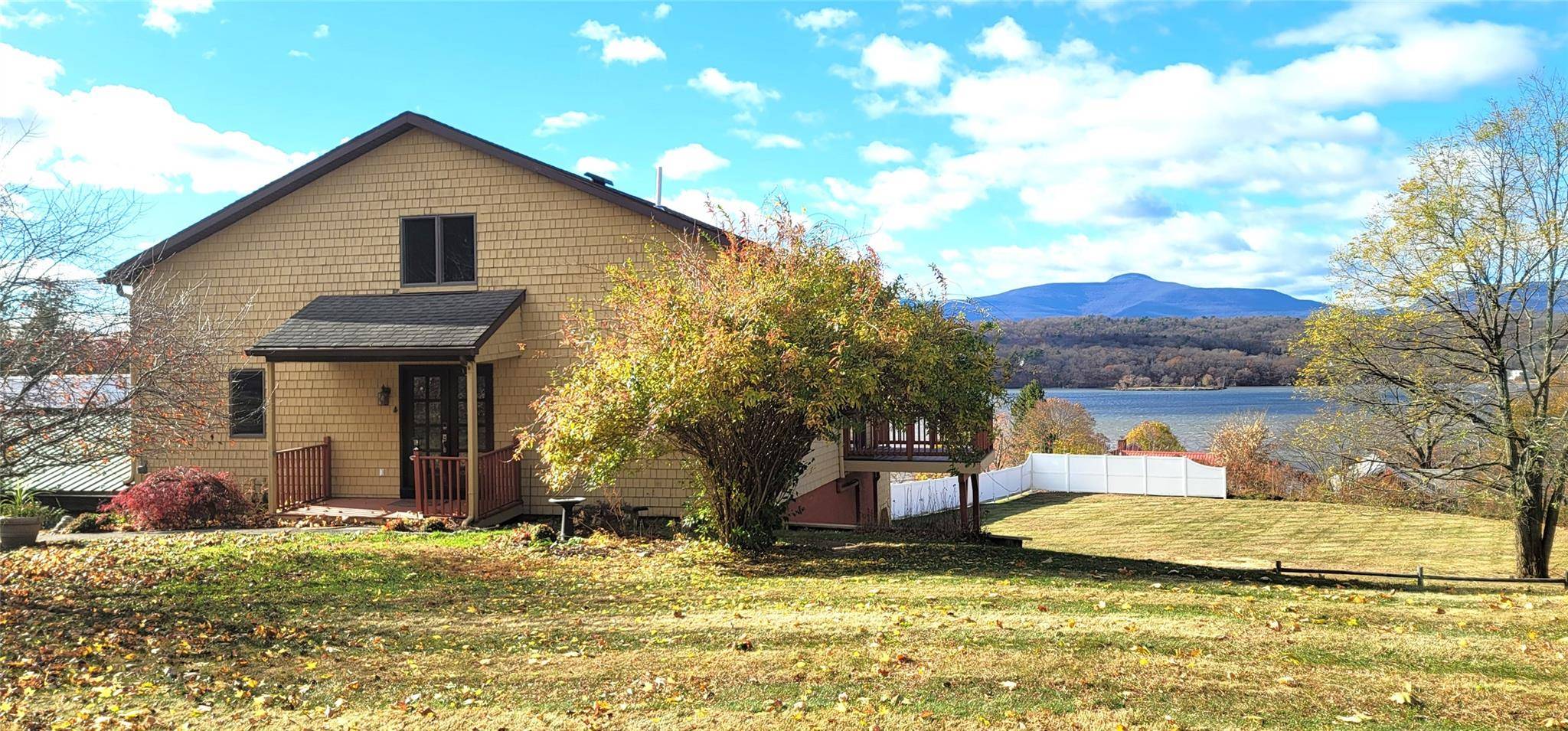 Fantastic Hudson River and Catskill Mountain Views.
