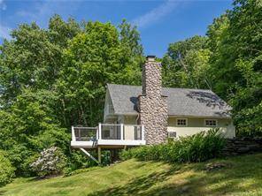 Charming lake cottage on Lake Waramaug !