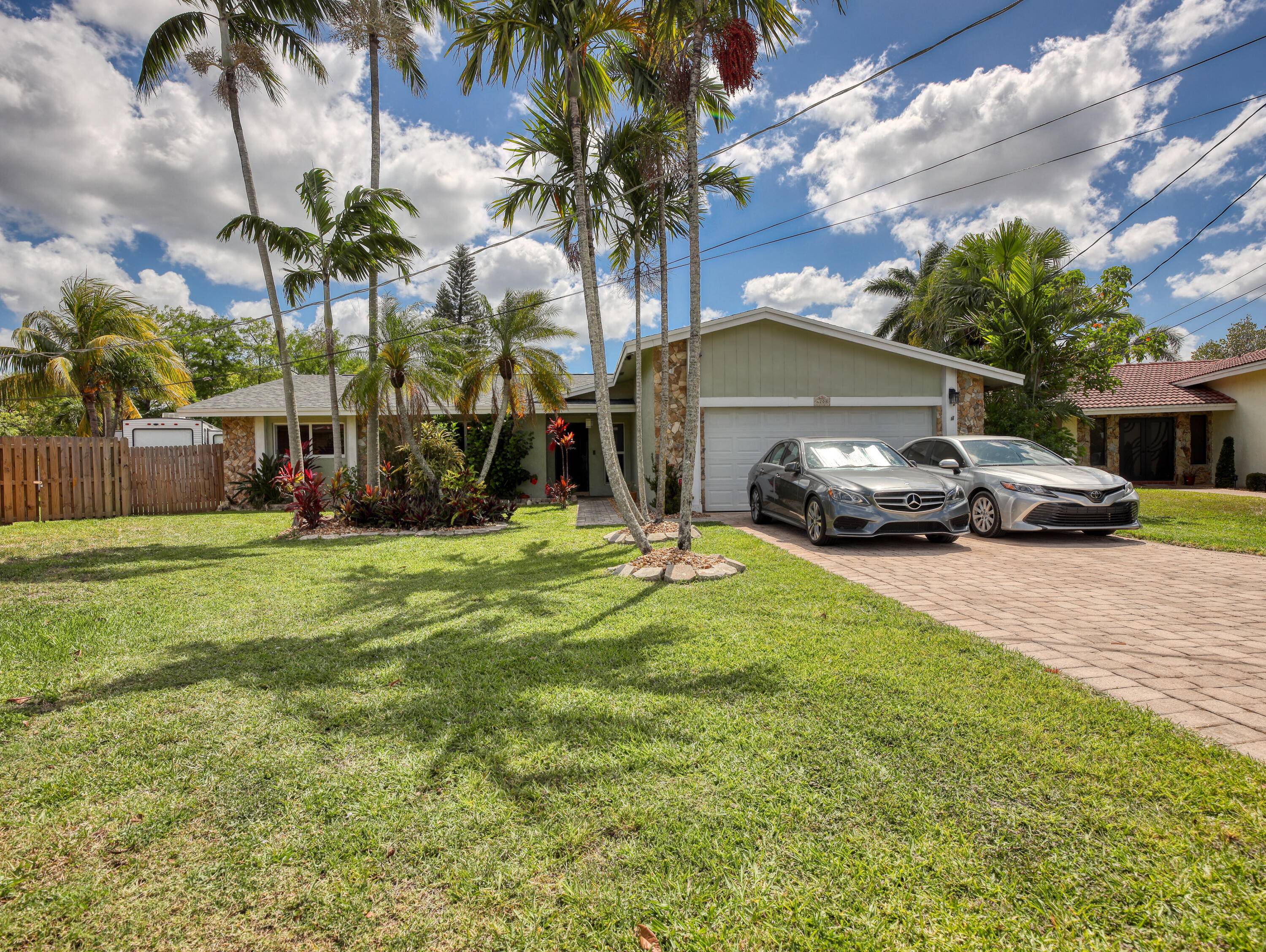 Welcome to 6208 NW 6th St, a beautiful 3 bed, 2 bath home located in a quiet, family friendly neighborhood !