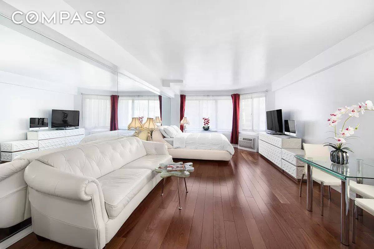 Welcome to an incredible studio located in the heart of midtown.