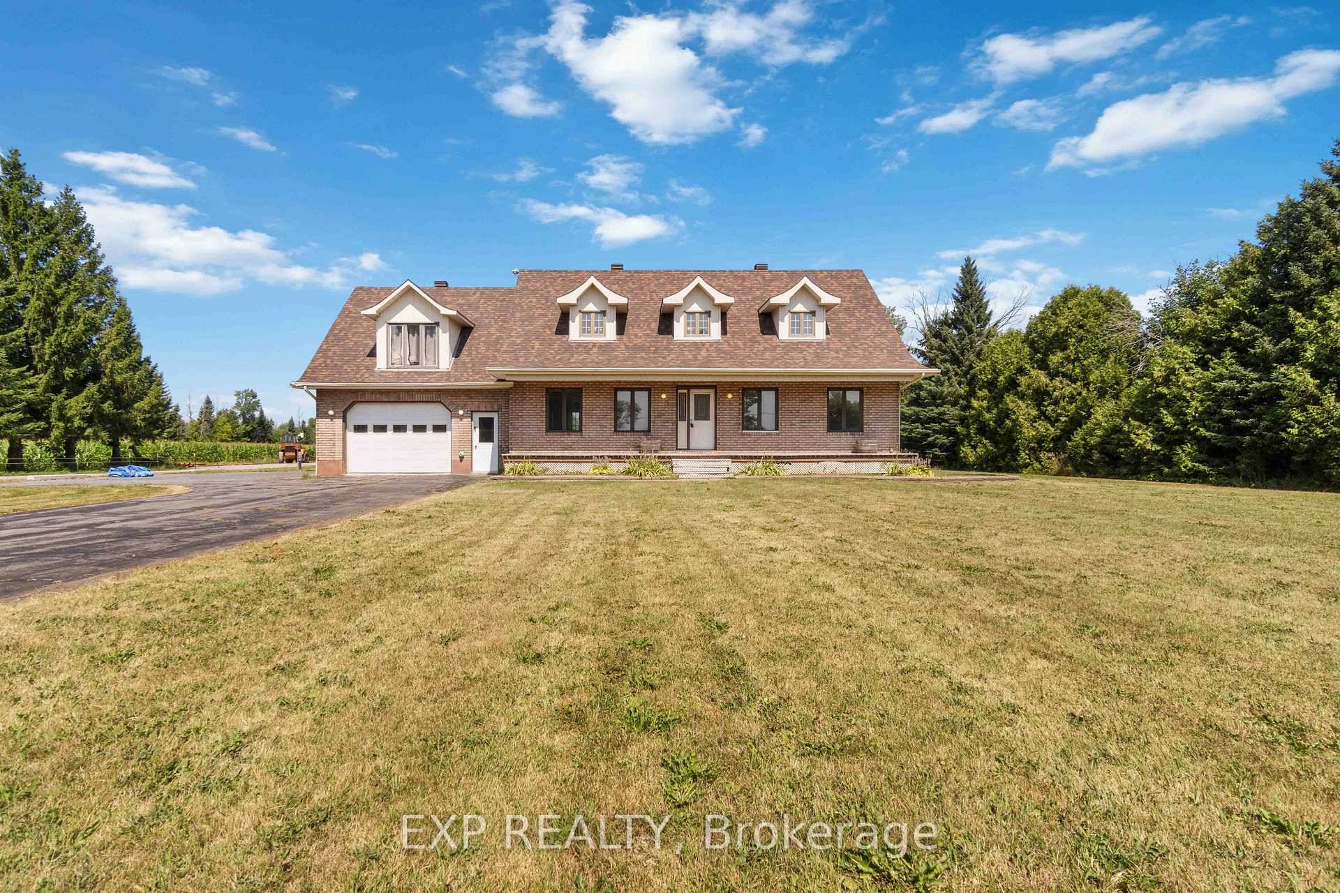 Welcome to your spacious countryside retreat in Casselman !