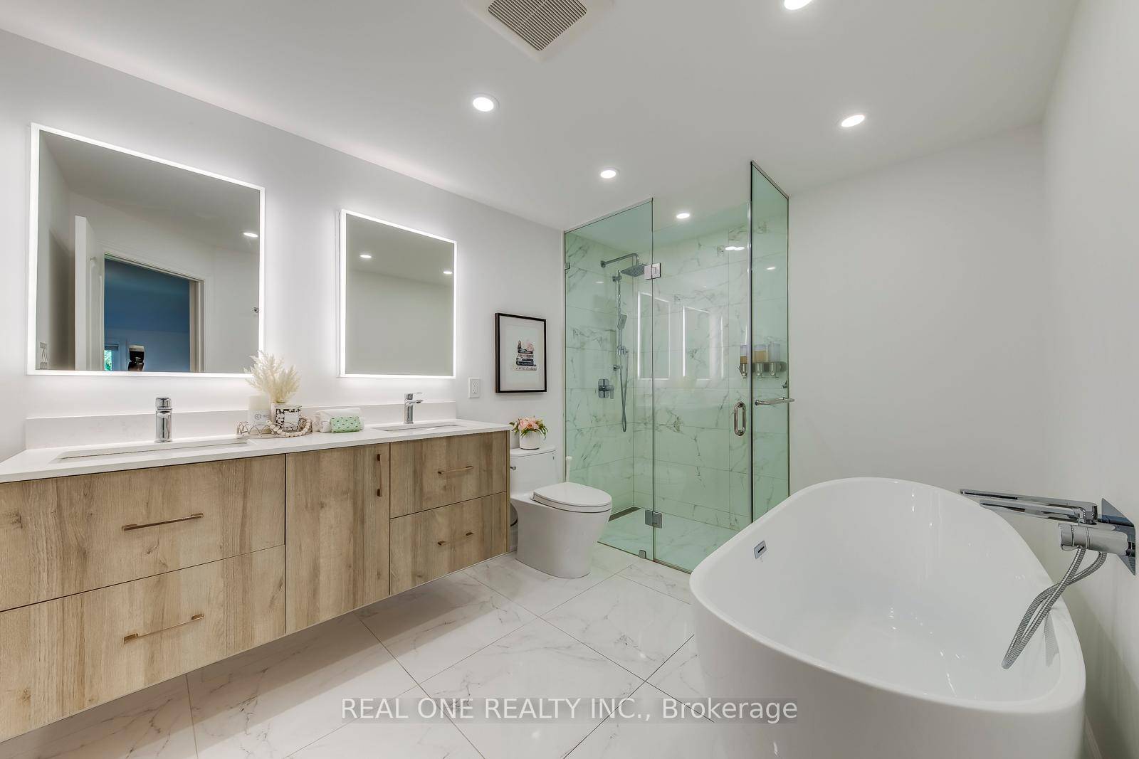 Beautifully Renovated in 2021 with 120, 000 in Premium Upgrades amp ; Low Maintenance Fees 141.