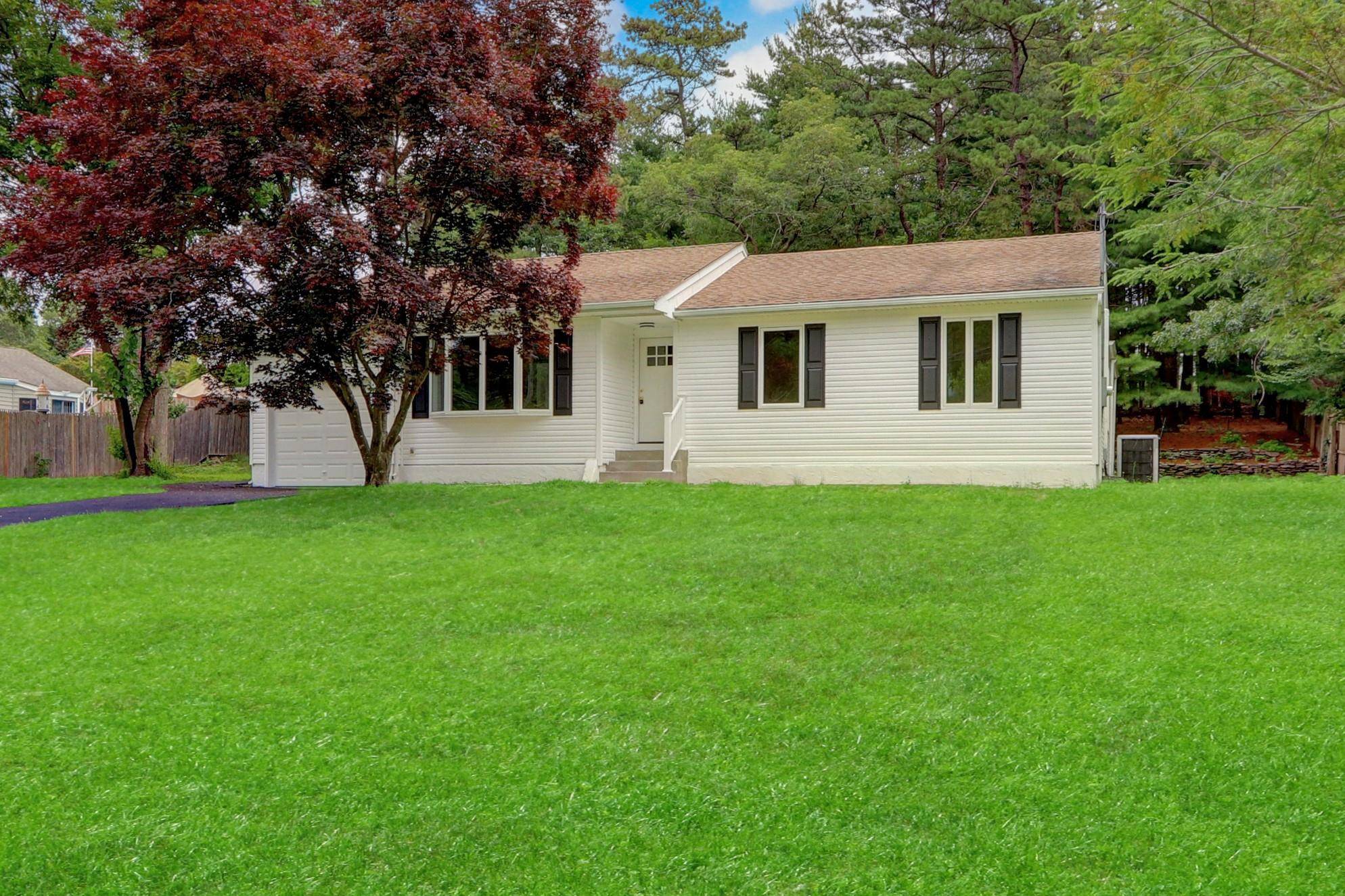 Move right into this 3 bedroom, 2 Bathroom, Expanded Ranch style home, with full basement, 1 car garage, updated kitchen w quartz counter and stainless steel appliances, updated bathrooms, new ...