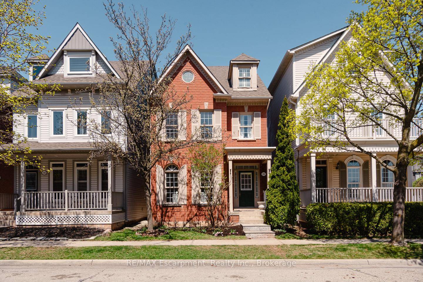 Set in Oakville's Uptown Core where traditional charm meets the best of modern amenities this all brick detached home offers over 2, 000 square feet of elegantly appointed living space, ...