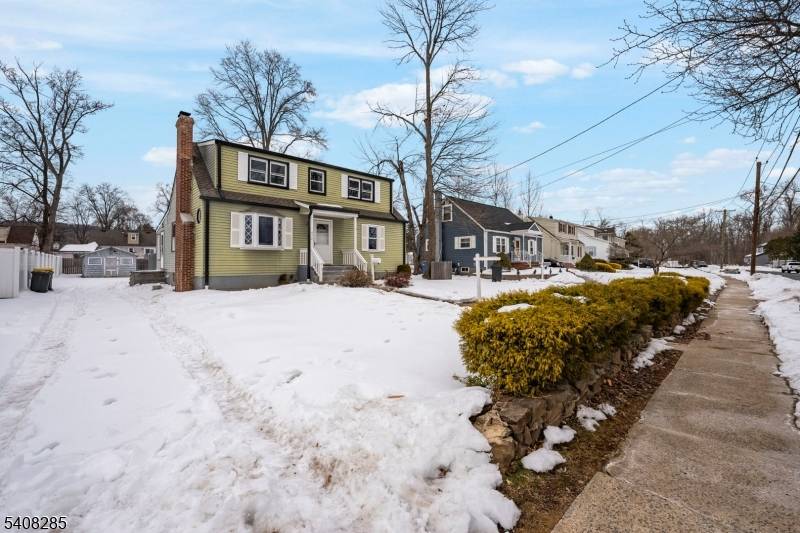 Stunning 4 Bedroom Home in the Heart of North Plainfield !