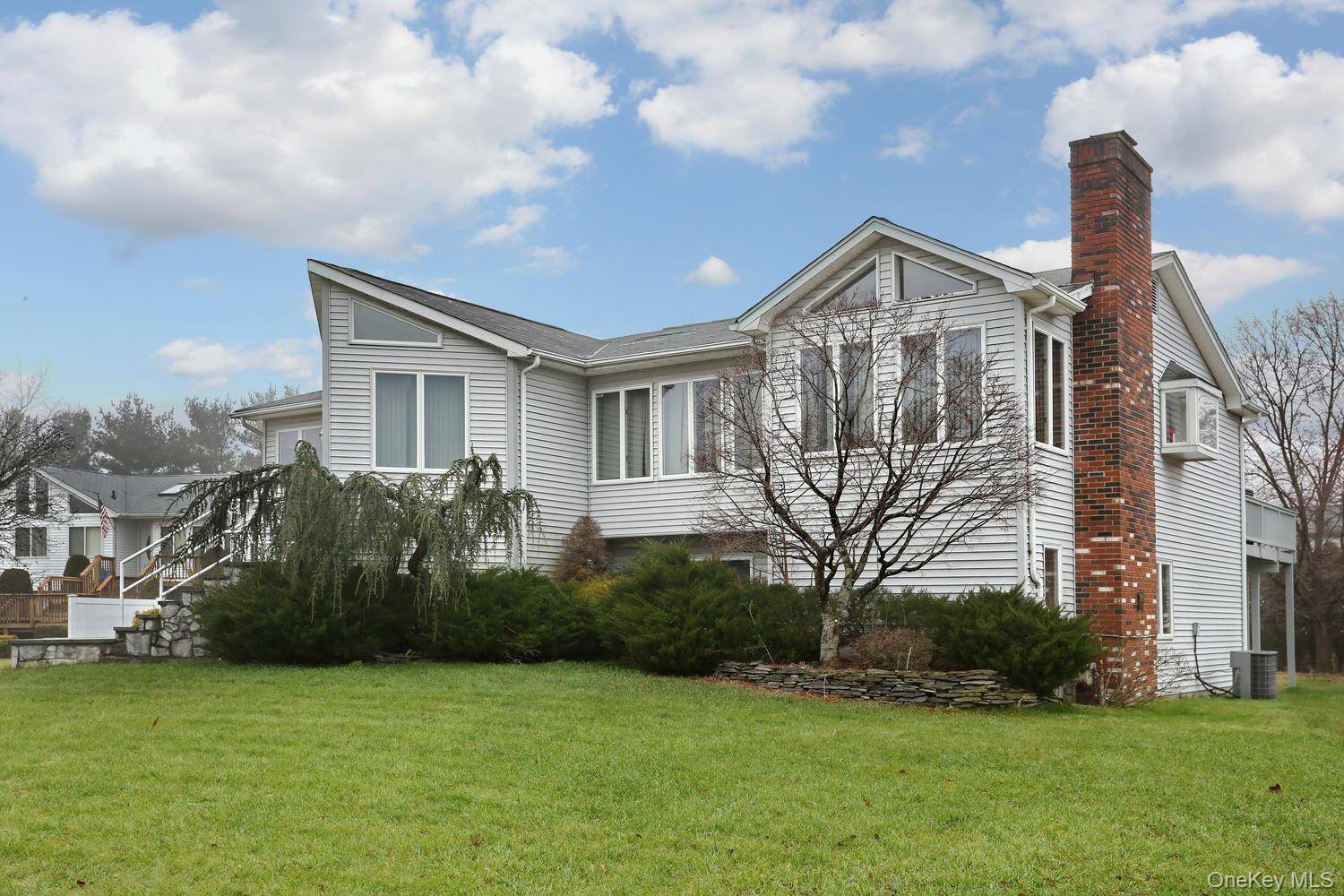 Dramatic 2800 square foot Contemporary Ranch !