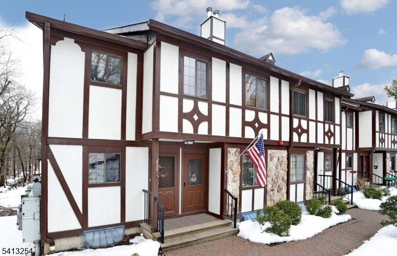 Enjoy the lifestyle in Ridge Gardens community in Mahwah.