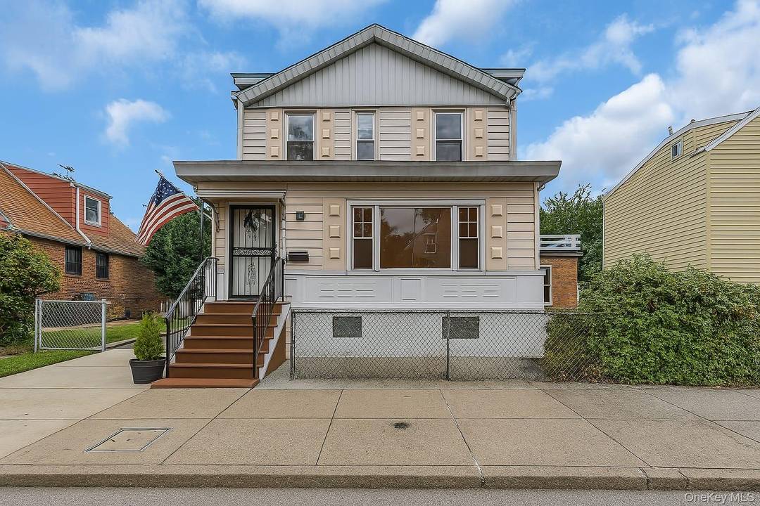 RARE 2 FAMILY COLONIAL ON TRIPLE LOT 75 x 93 Prime Investment Opportunity to Own a 2 family Colonial on a massive 75 x 93 lot.