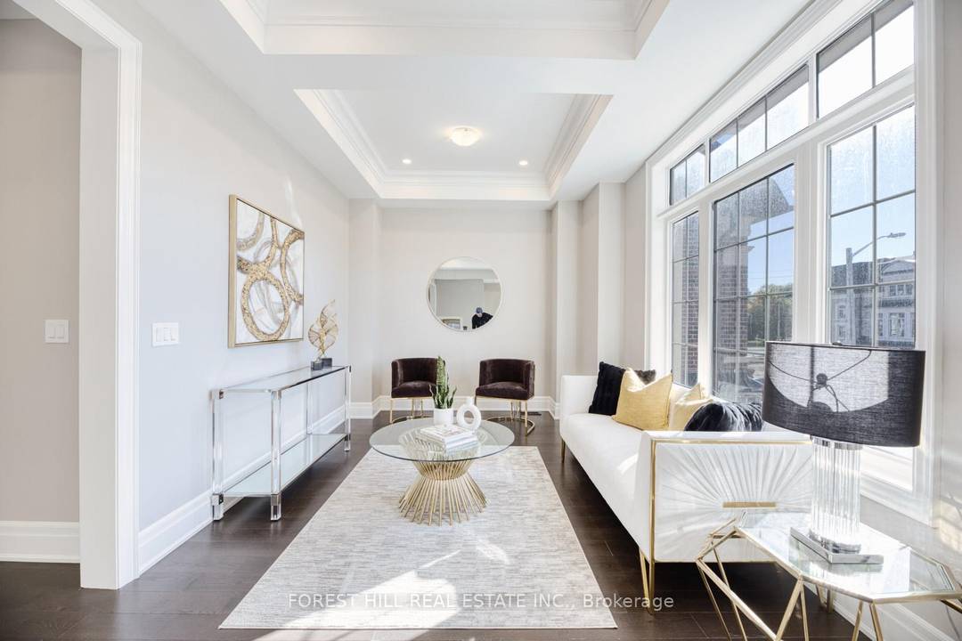 Motivated Seller Nestled at the end of a tranquil cul de sac in prestigious Willowdale, 7 Becky Cheung Court offers a harmonious blend of modern luxury and family friendly comfort.