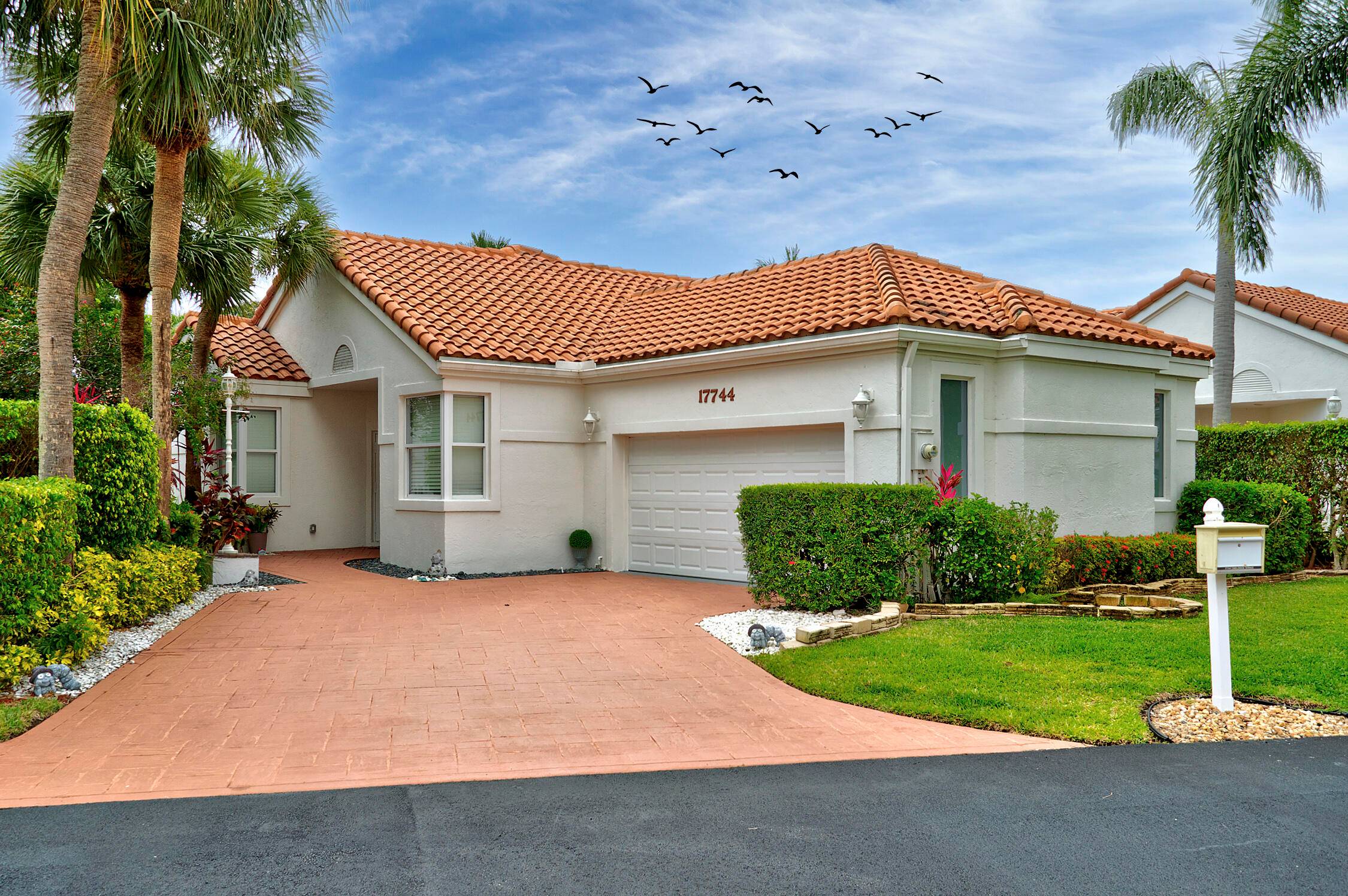 Spectacular model perfect 3 2 single story home on 10th hole of golf course WITH NO MEMBERSHIP FEES.