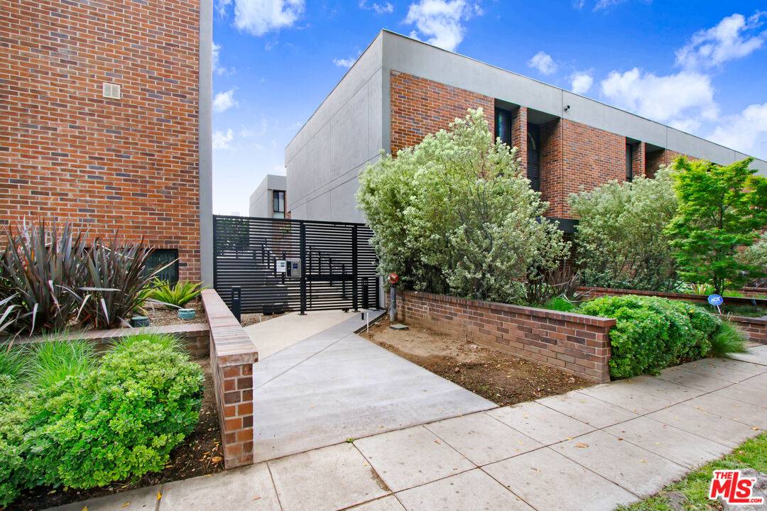 9303 Burton Way 3BR Beverly Hills Post Office | B.H.P.O. La