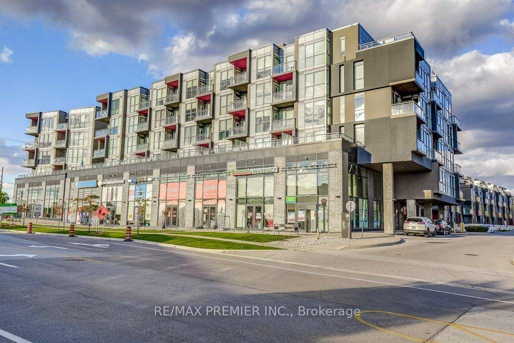 Bright amp ; Beautiful Corner Suite Fully Furnished !