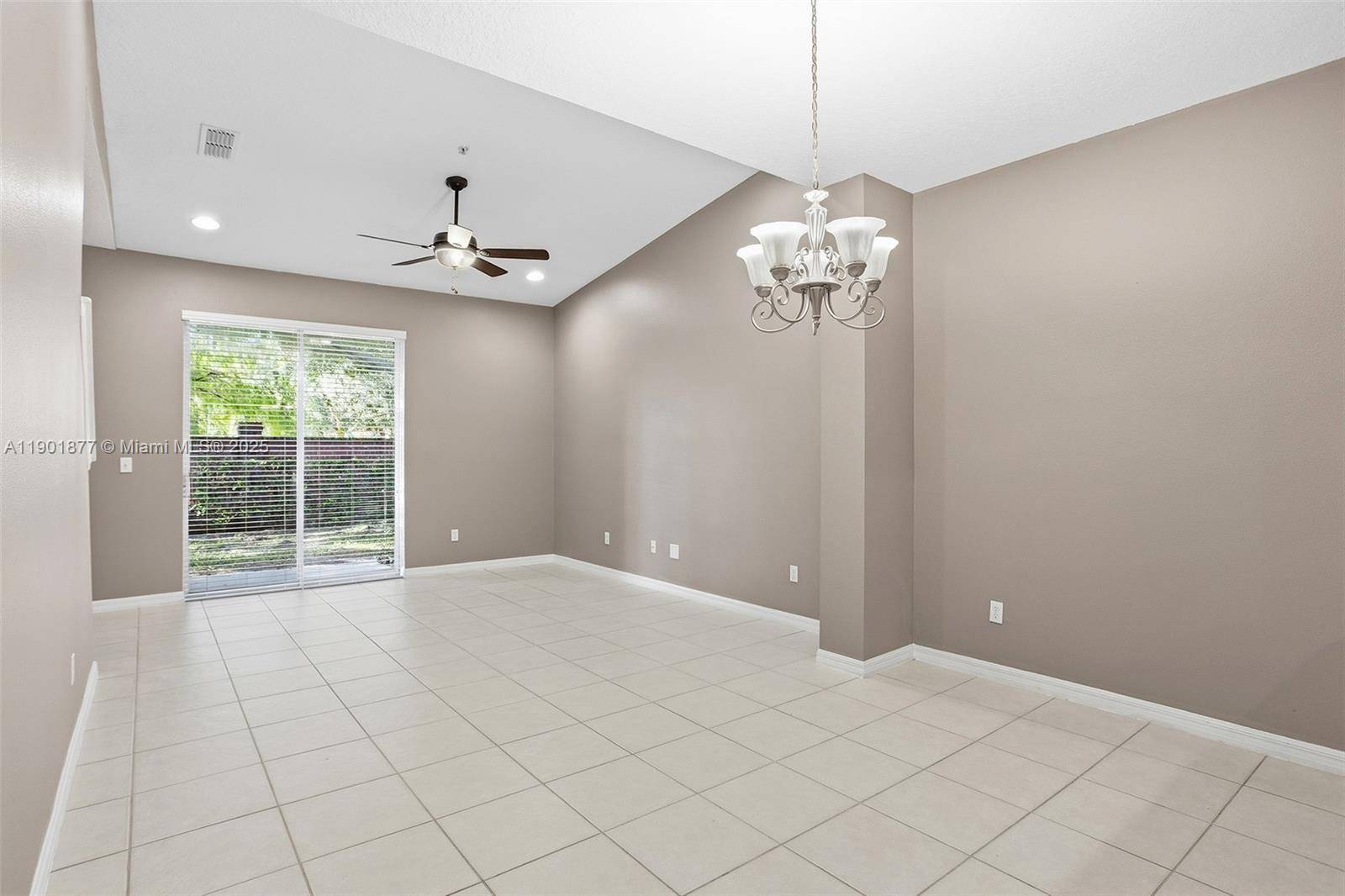 Like new townhome in the upscale Crestwood Heights subdivision, offering spacious 3 bedrooms, 2.