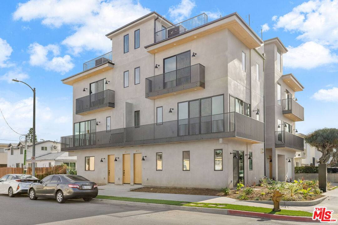 3839   Wade St 2BR Marina Del Rey La