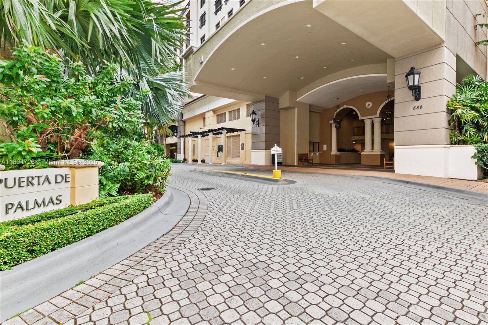 Gorgeous corner townhouse in the heart of Coral Gables !
