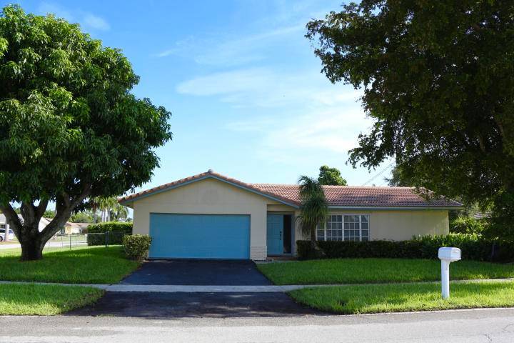 Perfectly nestled in the heart of Boca Raton, FL is this charming 4 BR 2 BTH pool house.