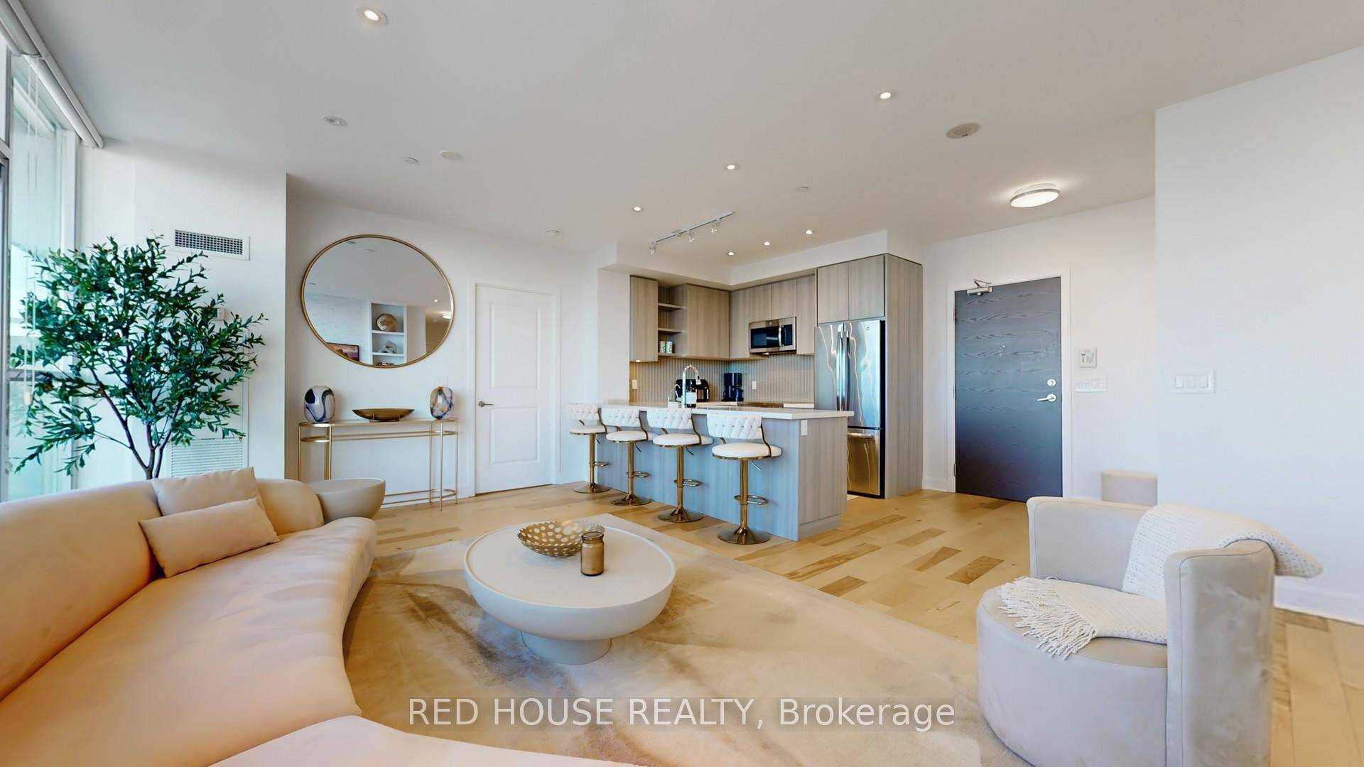 Discover upscale waterfront living at its best in one of Torontos most desirable lakefront communities.
