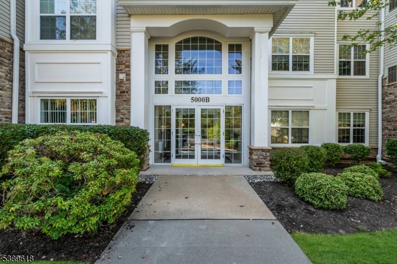 Welcome home to Somerset Run, one of Somerset's premier 55 communities where every detail is designed for your next chapter.
