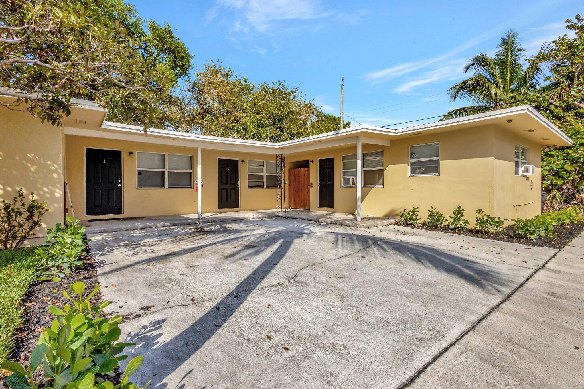 Renter's Paradise ! Welcome to this beautifully renovated quadplex in the heart of downtown Lake Worth Beach !