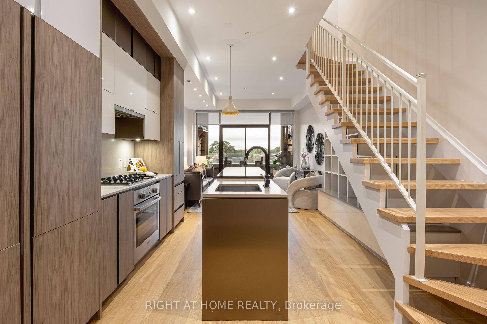 This Spectacular Townhome Is A Showpiece amp ; Must Be Viewed !