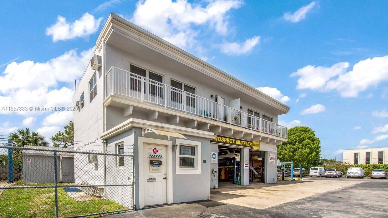 This two story 3, 975 SF freestanding mixed use building sits on a 17, 400 SF lot in the heart of Oakland Park.