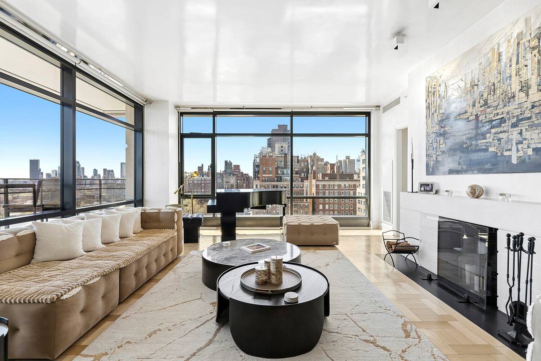 Grand 3, 600 SF Corner Residence with Two Terraces and Sweeping East River Views This exceptional 8 room corner residence spans approximately 3, 600 square feet and offers sweeping, unobstructed ...
