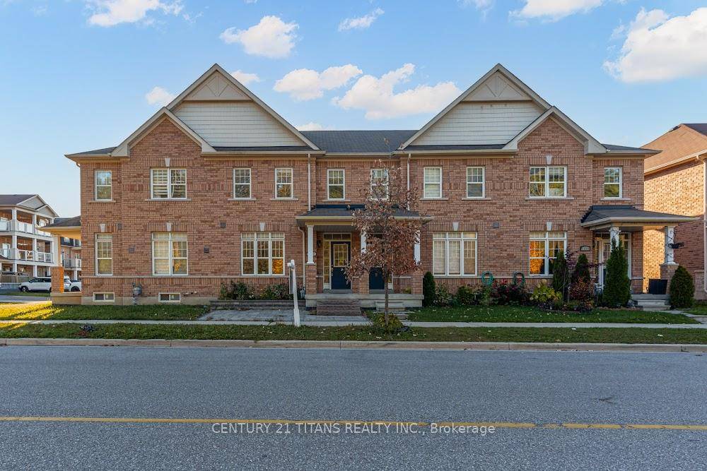 Welcome to this urban sanctuary, a stylish 3 bedroom, 3 bathroom townhouse designed for modern living.