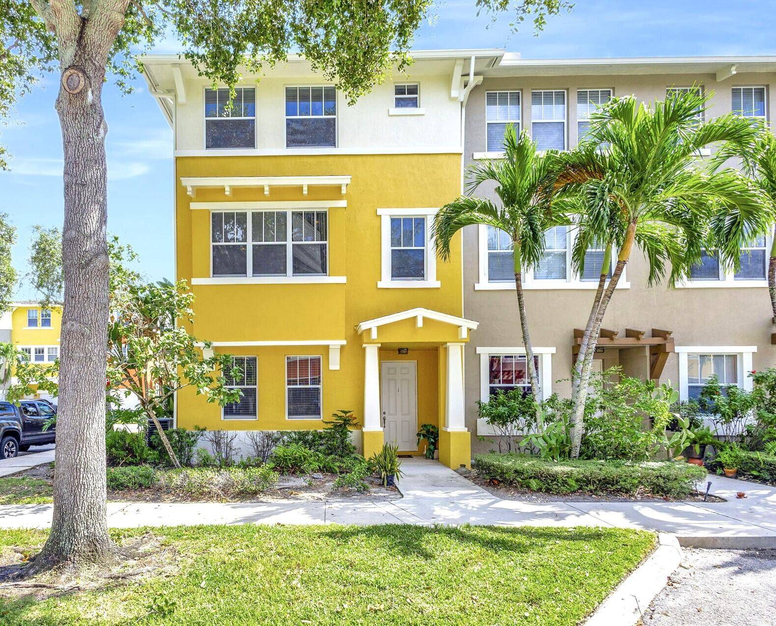 Spacious Bright Townhome !