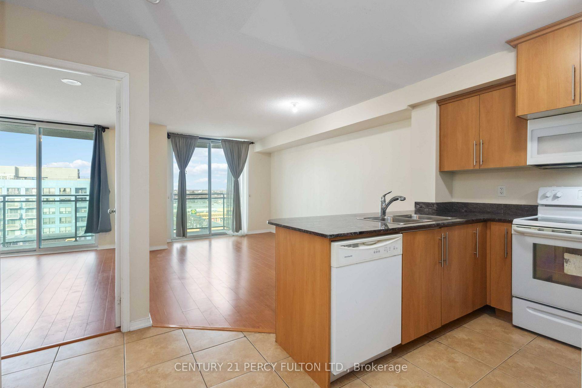 Welcome to this beautifully maintained condo located at 6 Rosebank Dr, offering spacious living room and a functional layout !