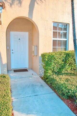Don't miss this fantastic ground floor 3 bedroom, 2 bathroom condo with a 1 car garage, located in the heart of the Village of Tequesta !
