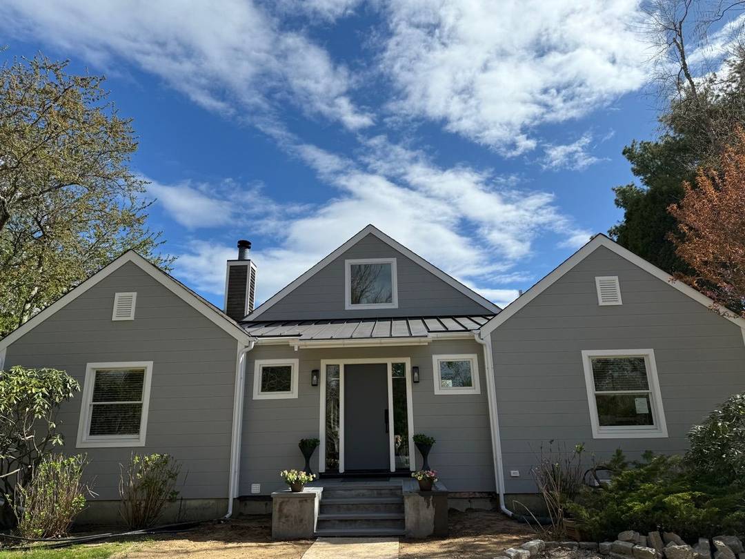 Bridgehampton South 3 Bedroom Charming Beach House Close to Town