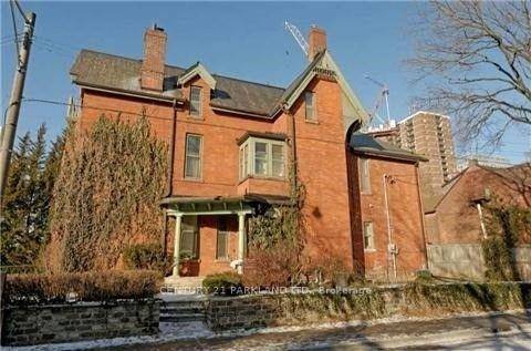 Gorgeous, Renovated amp ; Impressive Yorkville Residence !
