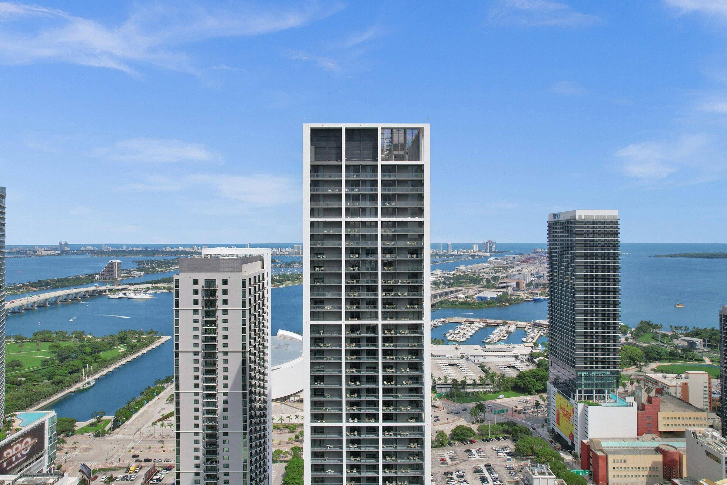 Perfectly suited for Airbnb investors, this studio unit at Gale Miami Hotel and Residences is a short term rental dream !