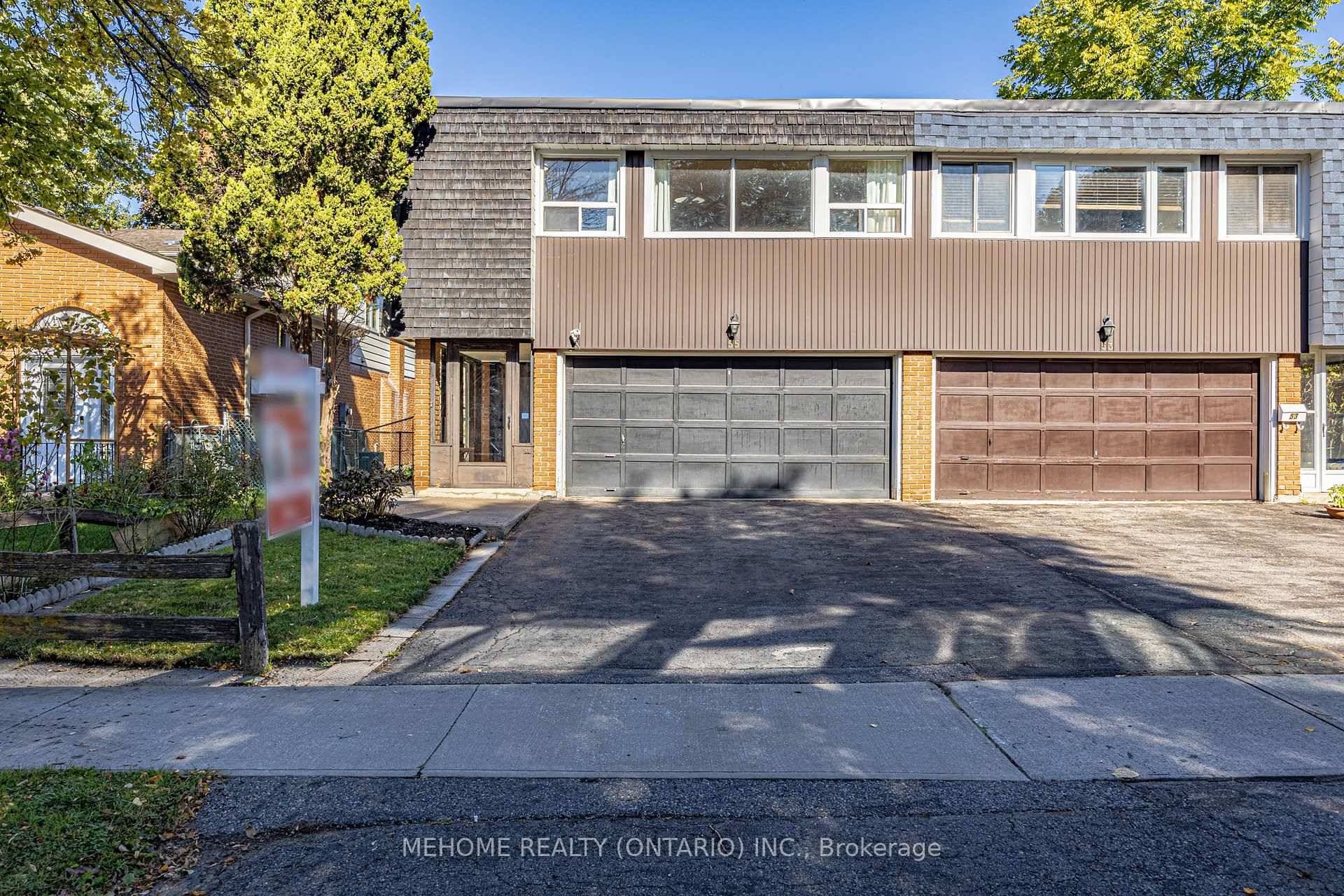 Discover The Charm Of This Well Maintained 3 Bedroom House !