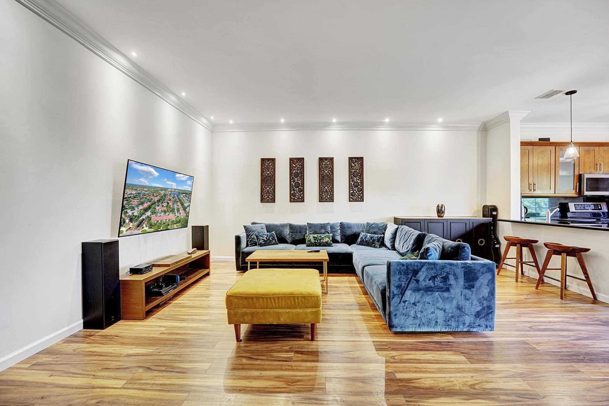 Pristine, renovated in 2024, ground floor 2 bed, 2 bath condo, minutes from Downtown Mizner the beach !