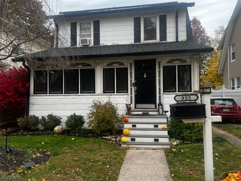 This property is a 2 Bedroom 1 Bath Colonial, built 1930, total number of rooms 5.