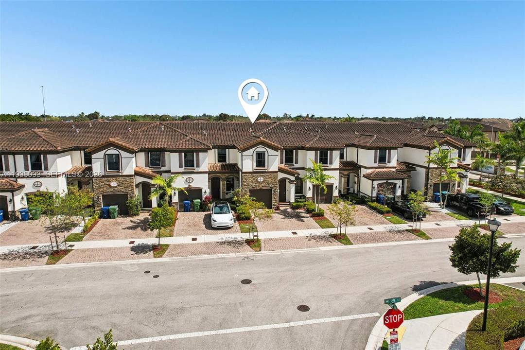 This beautiful 2 story townhome, nestled within Turquesa by Lennar, offers the perfect combination of comfort, convenience, and long term value.