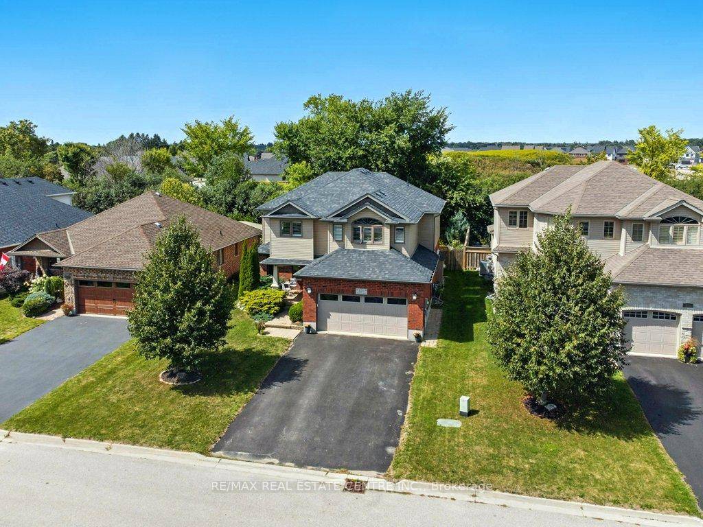 Welcome to this beautiful two storey detached home set in a sought after neighborhood, offering the perfect mix of privacy and convenience.