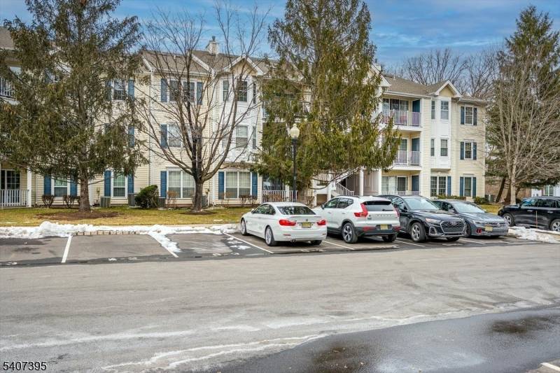 45 Amethyst Way, Franklin Park offers a beautifully maintained condo with an open, airy floor plan and stylish updates throughout.
