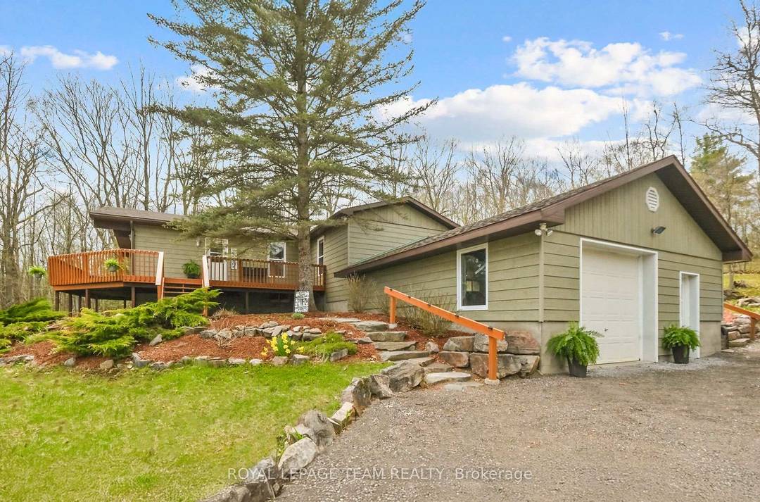 This beautiful lakeview property has been extensively modernized since 2021 new septic tank Fall 2025 ; furnace 2022 and hot water tank ; installed central air conditioning ; new water ...