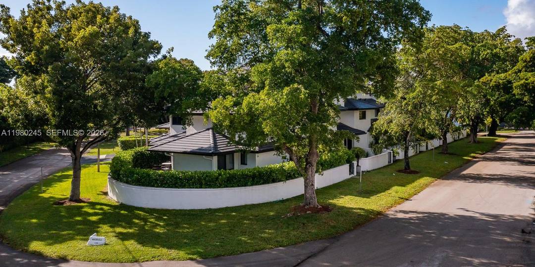 South Gables TOWNHOME in a boutique bldg.