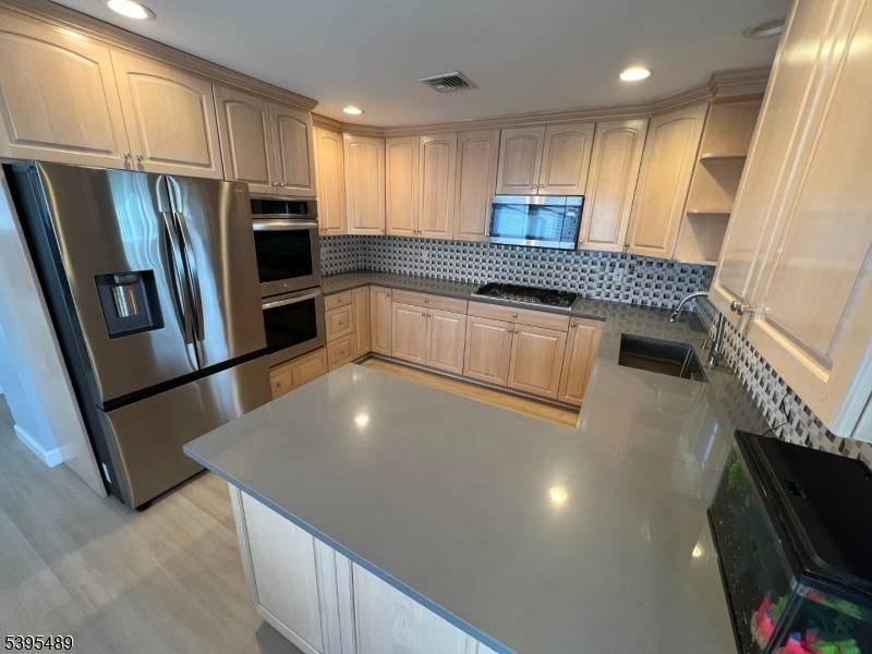 Luxury Rental approx. 2800 SQFT, 25 minutes from NYC via Bus 163 which is around the corner from the property.