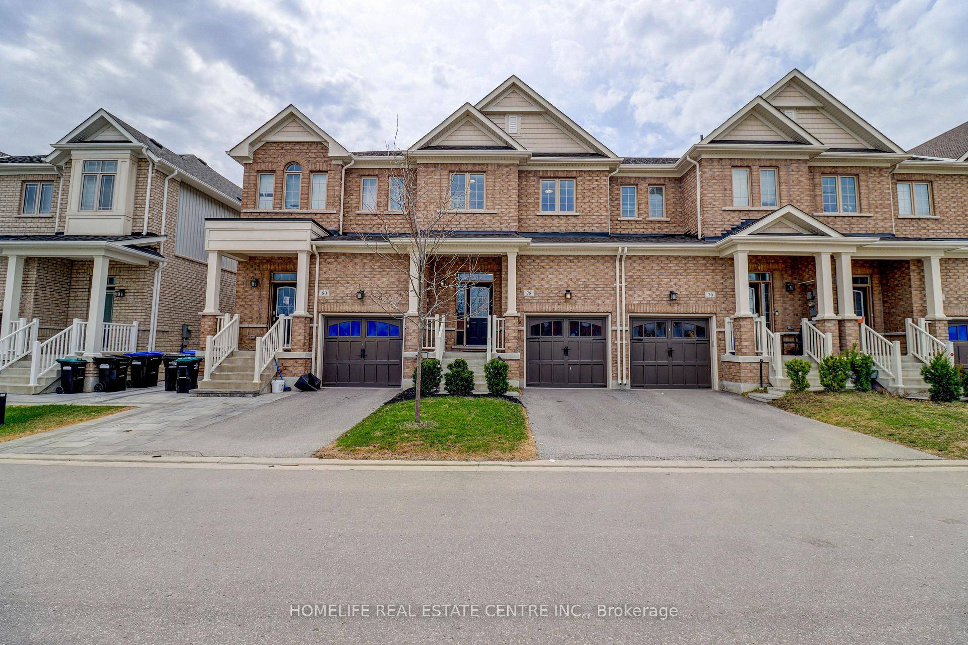 Welcome to Spacious yet cozy townhouse located in a quiet neighbourhood in the lovely town of Tottenham.