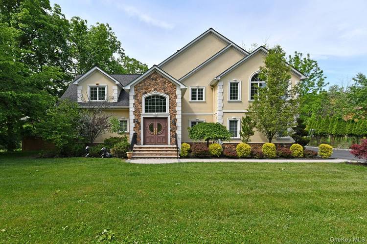 Gorgeous Colonial ! Furnished rental !