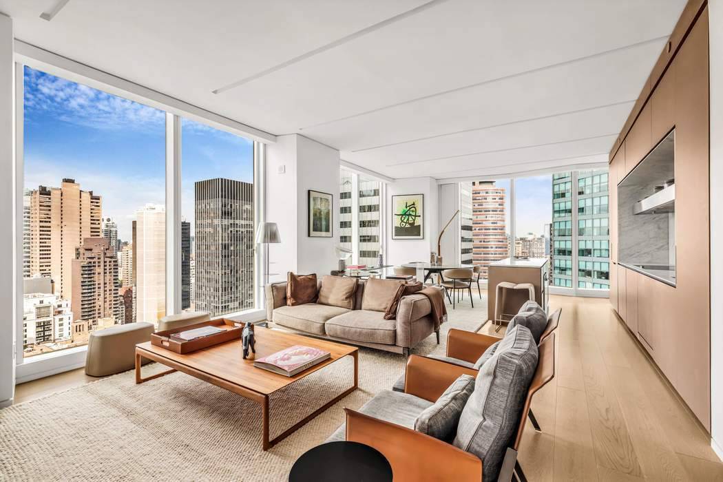 Please see video ! A GLAMOROUS HOME IN THE SKY !